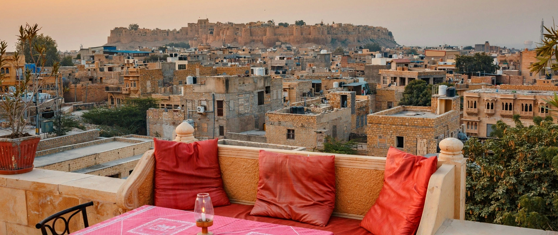 Rajasthan tour taxi service – Hawa Mahal Jaipur